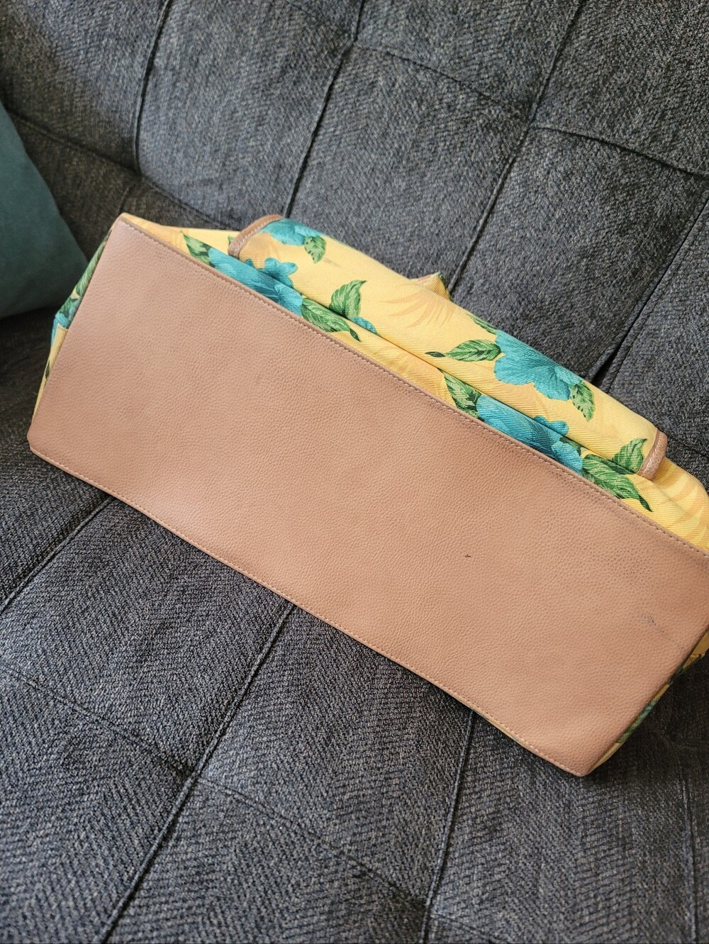 Caribbean Joe Hawaiian Floral Weekender With Accessories - Picture 6 of 16